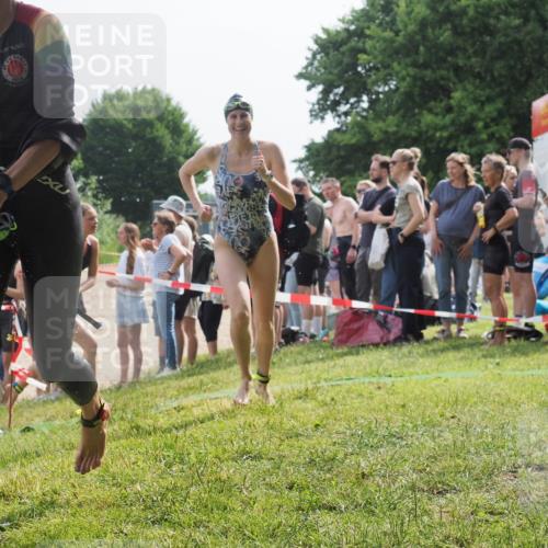 15.06.2025 - 27. Vierlanden-Triathlon KatJ http://msf.ph/oto/8016101 15.06.2025 10:15:52 Schwimmen 483, 505, 509, 564, 577, 590, 630 meine-sportfotos.de