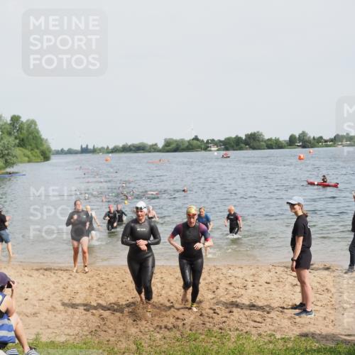 21.06.2025 - 27. Vierlanden-Triathlon MichiJ http://msf.ph/oto/8016104 15.06.2026 10:16:57 Schwimmen 471, 484, 501, 551, 566, 567, 595, 610 meine-sportfotos.de