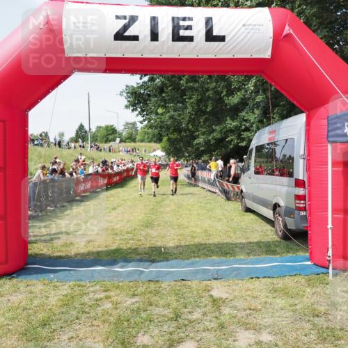 21.06.2025 - 27. Vierlanden-Triathlon MichiJ http://msf.ph/oto/8016111 15.06.2026 11:32:38 Ziel 614 meine-sportfotos.de