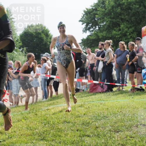 15.06.2025 - 27. Vierlanden-Triathlon KatJ http://msf.ph/oto/8016119 15.06.2025 10:15:52 Schwimmen 483, 505, 509, 564, 577, 590, 630 meine-sportfotos.de