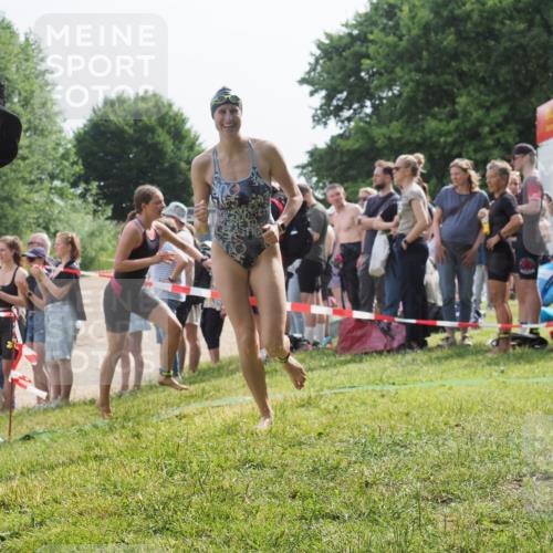 15.06.2025 - 27. Vierlanden-Triathlon KatJ http://msf.ph/oto/8016124 15.06.2025 10:15:52 Schwimmen 483, 505, 509, 564, 577, 590, 630 meine-sportfotos.de