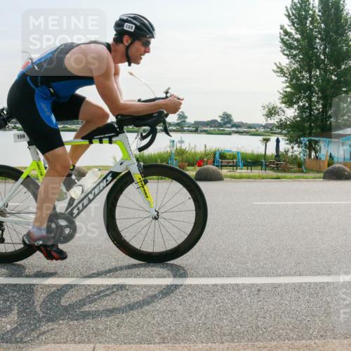 15.06.2025 - 27. Vierlanden-Triathlon H.Heesch http://msf.ph/oto/8016125 15.06.2025 09:12:39 Radfahren 151, 159, 168 meine-sportfotos.de