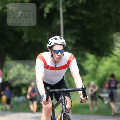 15.06.2025 - 7 Türme Triathlon Yannick Fuchs http://msf.ph/oto/8016136 15.06.2025 13:29:07 Radfahren 653, 664, 680, 833 meine-sportfotos.de