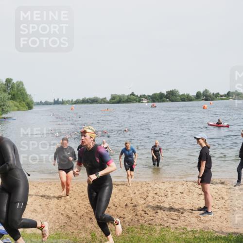 21.06.2025 - 27. Vierlanden-Triathlon MichiJ http://msf.ph/oto/8016142 15.06.2026 10:16:58 Schwimmen 471, 484, 551, 566, 567, 595, 610 meine-sportfotos.de