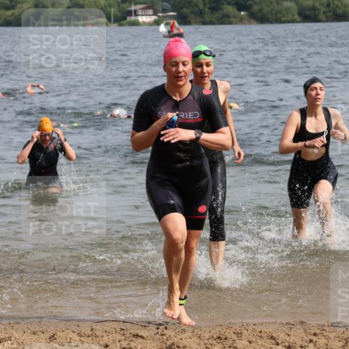 15.06.2025 - 27. Vierlanden-Triathlon Lena Gebhardt http://msf.ph/oto/8016143 15.06.2025 10:15:18 Schwimmen 480, 507, 542, 554, 555, 579, 587, 613, 631, 635 meine-sportfotos.de