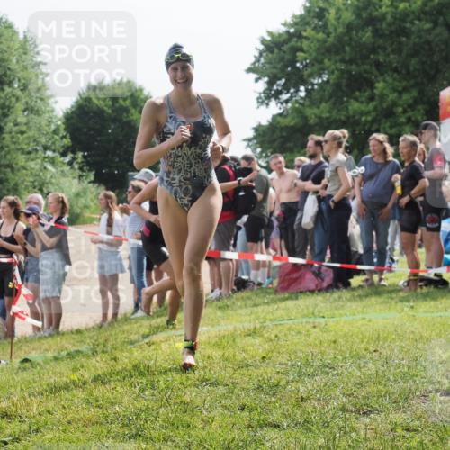 15.06.2025 - 27. Vierlanden-Triathlon KatJ http://msf.ph/oto/8016151 15.06.2025 10:15:52 Schwimmen 483, 505, 509, 564, 577, 590, 630 meine-sportfotos.de