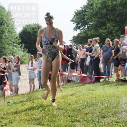 15.06.2025 - 27. Vierlanden-Triathlon KatJ http://msf.ph/oto/8016167 15.06.2025 10:15:53 Schwimmen 483, 505, 509, 564, 577, 590, 630 meine-sportfotos.de