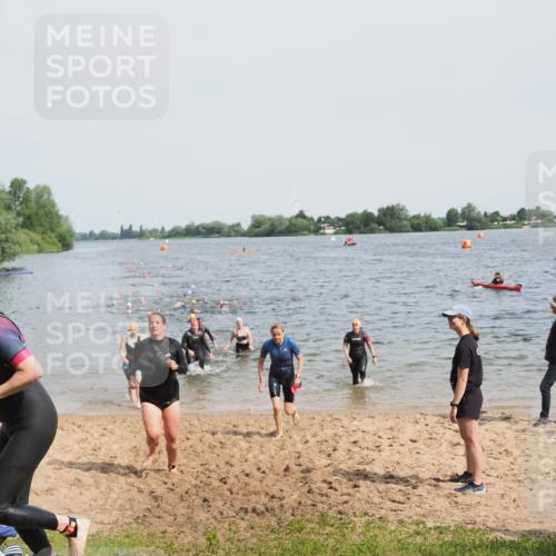 21.06.2025 - 27. Vierlanden-Triathlon MichiJ http://msf.ph/oto/8016168 15.06.2026 10:16:59 Schwimmen 471, 484, 551, 566, 567, 595, 602, 610 meine-sportfotos.de