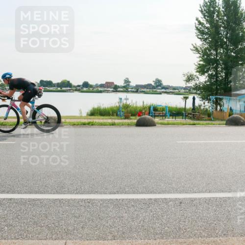 15.06.2025 - 27. Vierlanden-Triathlon H.Heesch http://msf.ph/oto/8016171 15.06.2025 09:12:47 Radfahren 86, 181, 214 meine-sportfotos.de