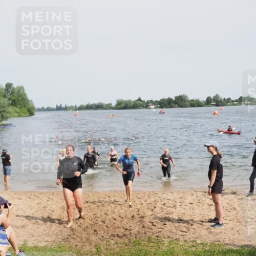 21.06.2025 - 27. Vierlanden-Triathlon MichiJ http://msf.ph/oto/8016177 15.06.2026 10:16:59 Schwimmen 471, 484, 551, 566, 567, 595, 602, 610 meine-sportfotos.de