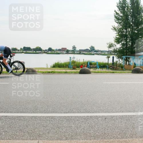 15.06.2025 - 27. Vierlanden-Triathlon H.Heesch http://msf.ph/oto/8016178 15.06.2025 09:12:54 Radfahren 64, 200, 214 meine-sportfotos.de