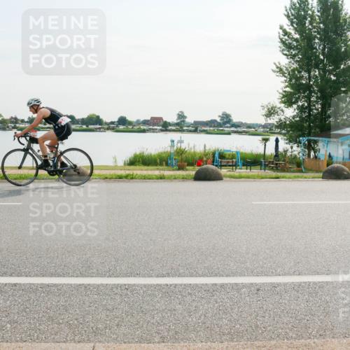 15.06.2025 - 27. Vierlanden-Triathlon H.Heesch http://msf.ph/oto/8016196 15.06.2025 09:13:14 Radfahren 14, 234, 248 meine-sportfotos.de
