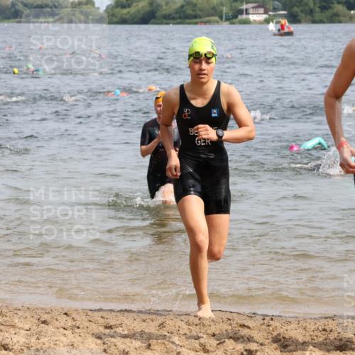 15.06.2025 - 27. Vierlanden-Triathlon Lena Gebhardt http://msf.ph/oto/8016203 15.06.2025 10:15:20 Schwimmen 480, 507, 542, 554, 555, 579, 613, 631 meine-sportfotos.de