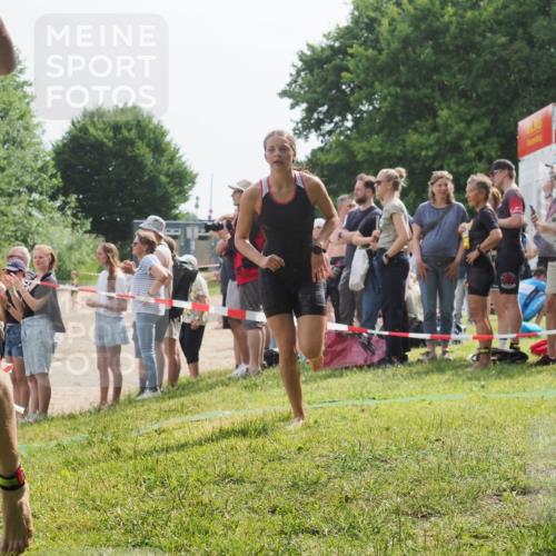 15.06.2025 - 27. Vierlanden-Triathlon KatJ http://msf.ph/oto/8016214 15.06.2025 10:15:53 Schwimmen 483, 505, 509, 564, 577, 590, 630 meine-sportfotos.de