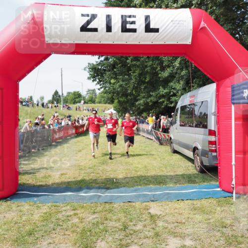 21.06.2025 - 27. Vierlanden-Triathlon MichiJ http://msf.ph/oto/8016220 15.06.2026 11:32:40 Ziel 487, 614 meine-sportfotos.de
