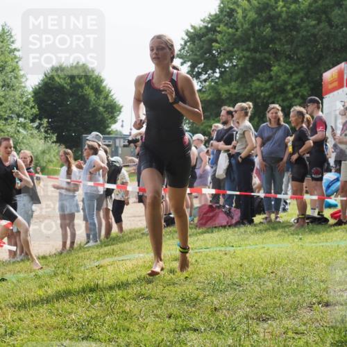 15.06.2025 - 27. Vierlanden-Triathlon KatJ http://msf.ph/oto/8016255 15.06.2025 10:15:54 Schwimmen 483, 505, 564, 577, 590, 630 meine-sportfotos.de