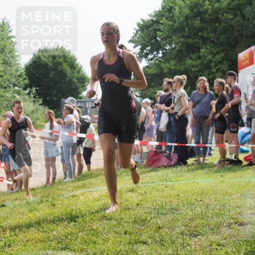 15.06.2025 - 27. Vierlanden-Triathlon KatJ http://msf.ph/oto/8016262 15.06.2025 10:15:54 Schwimmen 483, 505, 564, 577, 590, 630 meine-sportfotos.de