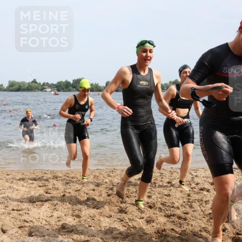 15.06.2025 - 27. Vierlanden-Triathlon Lena Gebhardt http://msf.ph/oto/8016267 15.06.2025 10:15:22 Schwimmen 507, 508, 542, 554, 555, 579, 613, 620, 631 meine-sportfotos.de