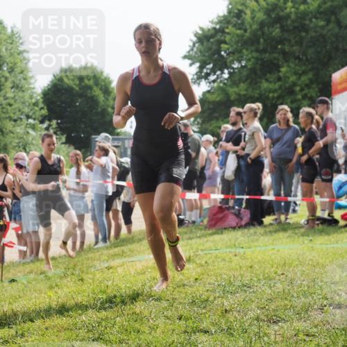 15.06.2025 - 27. Vierlanden-Triathlon KatJ http://msf.ph/oto/8016269 15.06.2025 10:15:54 Schwimmen 483, 505, 564, 577, 590, 630 meine-sportfotos.de