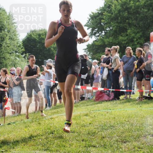 15.06.2025 - 27. Vierlanden-Triathlon KatJ http://msf.ph/oto/8016288 15.06.2025 10:15:54 Schwimmen 483, 505, 564, 577, 590, 630 meine-sportfotos.de