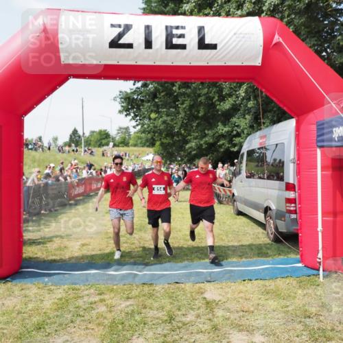21.06.2025 - 27. Vierlanden-Triathlon MichiJ http://msf.ph/oto/8016292 15.06.2026 11:32:41 Ziel 480, 487, 614 meine-sportfotos.de