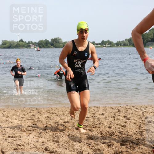15.06.2025 - 27. Vierlanden-Triathlon Lena Gebhardt http://msf.ph/oto/8016308 15.06.2025 10:15:22 Schwimmen 507, 508, 542, 554, 555, 579, 613, 620, 631 meine-sportfotos.de