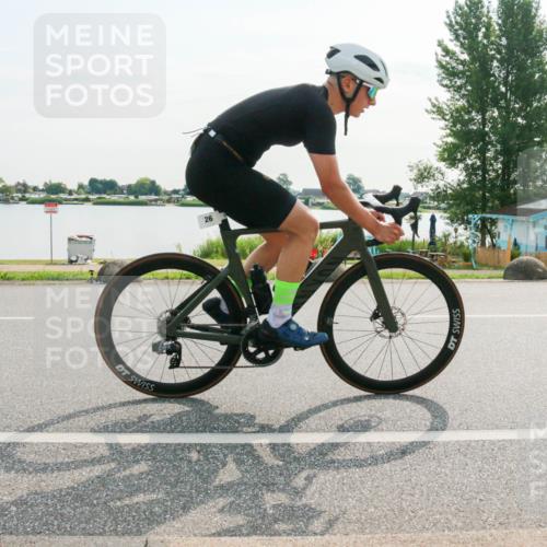 15.06.2025 - 27. Vierlanden-Triathlon H.Heesch http://msf.ph/oto/8016310 15.06.2025 09:14:05 Radfahren 26, 50 meine-sportfotos.de