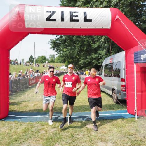 21.06.2025 - 27. Vierlanden-Triathlon MichiJ http://msf.ph/oto/8016332 15.06.2026 11:32:41 Ziel 480, 487, 614 meine-sportfotos.de