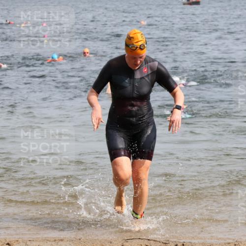 15.06.2025 - 27. Vierlanden-Triathlon Lena Gebhardt http://msf.ph/oto/8016336 15.06.2025 10:15:24 Schwimmen 507, 508, 511, 542, 554, 579, 613, 620, 631 meine-sportfotos.de
