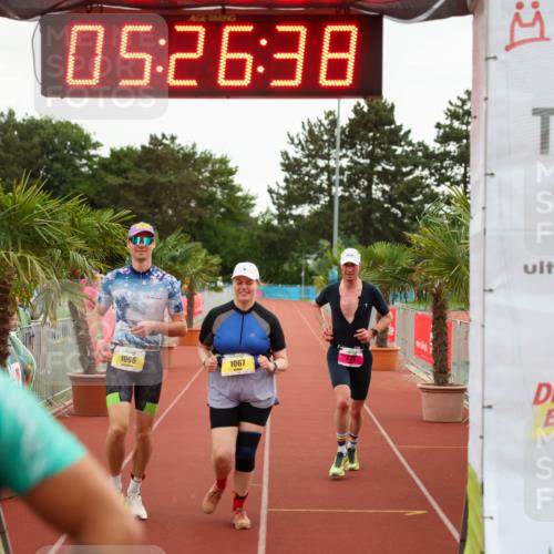 15.06.2025 - 7 Türme Triathlon Michael Strokosch http://msf.ph/oto/8016346 15.06.2025 15:26:38 Ziel 225, 1066, 1067 meine-sportfotos.de