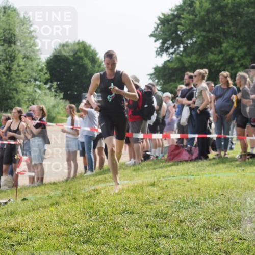 15.06.2025 - 27. Vierlanden-Triathlon KatJ http://msf.ph/oto/8016347 15.06.2025 10:15:55 Schwimmen 483, 505, 547, 564, 577, 590, 606, 630 meine-sportfotos.de