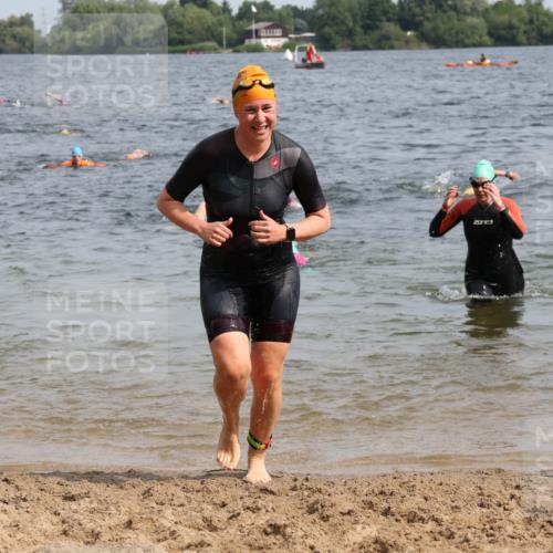 15.06.2025 - 27. Vierlanden-Triathlon Lena Gebhardt http://msf.ph/oto/8016354 15.06.2025 10:15:24 Schwimmen 507, 508, 511, 542, 554, 579, 613, 620, 631 meine-sportfotos.de