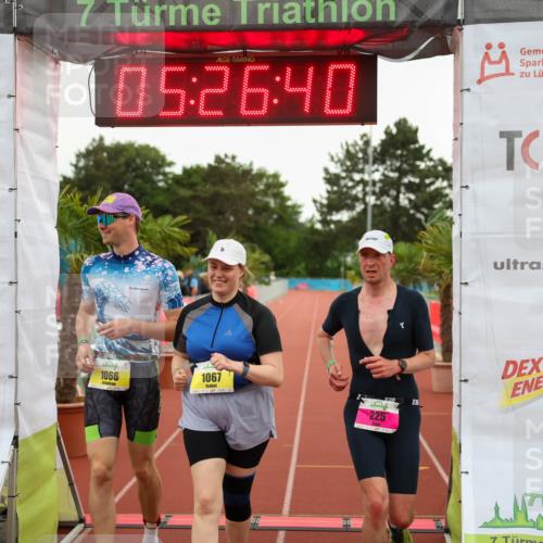 15.06.2025 - 7 Türme Triathlon Michael Strokosch http://msf.ph/oto/8016381 15.06.2025 15:26:40 Ziel 225, 1066, 1067 meine-sportfotos.de