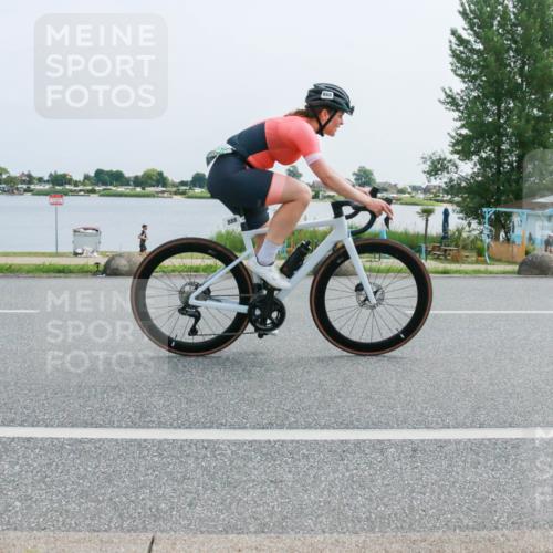 21.06.2025 - 27. Vierlanden-Triathlon H.Heesch http://msf.ph/oto/8016389 15.06.2025 11:56:35 Radfahren 888 meine-sportfotos.de