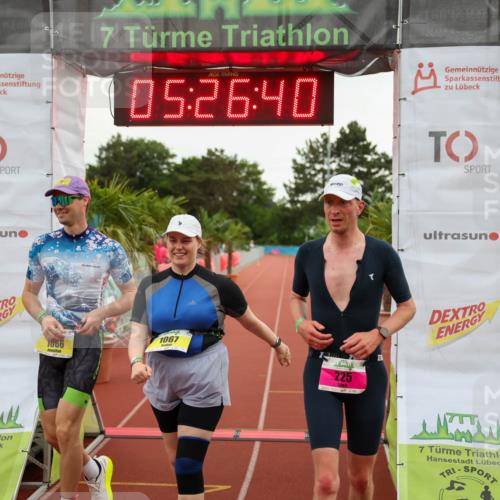 15.06.2025 - 7 Türme Triathlon Michael Strokosch http://msf.ph/oto/8016393 15.06.2025 15:26:40 Ziel 225, 1066, 1067 meine-sportfotos.de