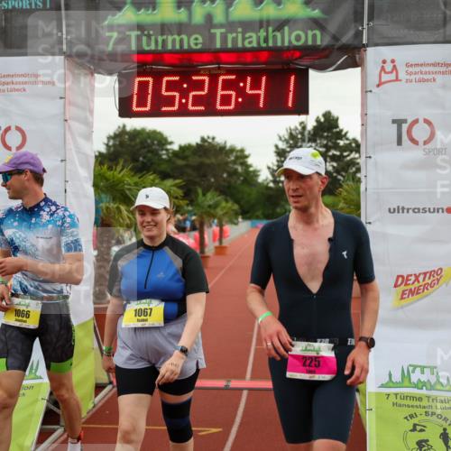 15.06.2025 - 7 Türme Triathlon Michael Strokosch http://msf.ph/oto/8016409 15.06.2025 15:26:41 Ziel 225, 1066, 1067 meine-sportfotos.de