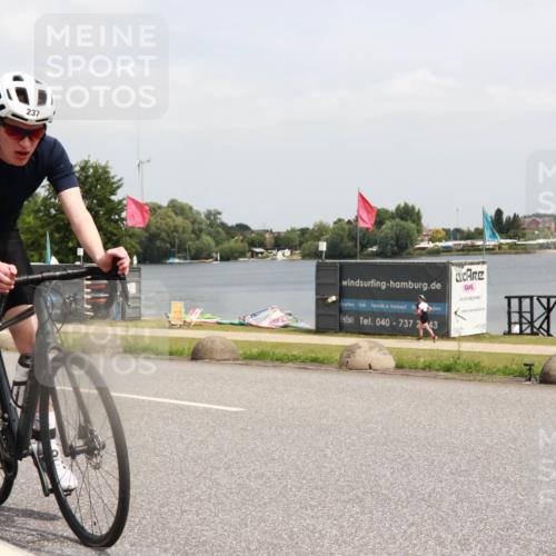 21.06.2025 - 27. Vierlanden-Triathlon H.Heesch http://msf.ph/oto/8016411 15.06.2025 12:04:39 Radfahren 237 meine-sportfotos.de