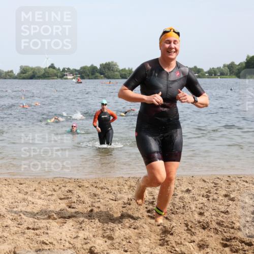 15.06.2025 - 27. Vierlanden-Triathlon Lena Gebhardt http://msf.ph/oto/8016415 15.06.2025 10:15:26 Schwimmen 508, 511, 542, 554, 579, 613, 620, 631 meine-sportfotos.de