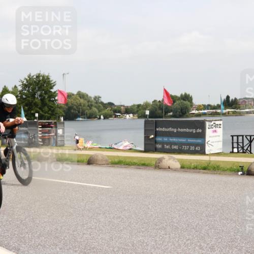 21.06.2025 - 27. Vierlanden-Triathlon H.Heesch http://msf.ph/oto/8016423 15.06.2025 12:04:43 Radfahren 237, 822, 826 meine-sportfotos.de