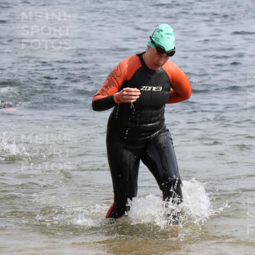 15.06.2025 - 27. Vierlanden-Triathlon Lena Gebhardt http://msf.ph/oto/8016425 15.06.2025 10:15:27 Schwimmen 508, 511, 542, 554, 579, 613, 620, 631 meine-sportfotos.de