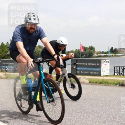 21.06.2025 - 27. Vierlanden-Triathlon H.Heesch http://msf.ph/oto/8016434 15.06.2025 12:04:43 Radfahren 237, 822, 826 meine-sportfotos.de