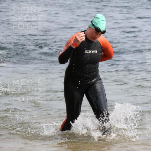 15.06.2025 - 27. Vierlanden-Triathlon Lena Gebhardt http://msf.ph/oto/8016436 15.06.2025 10:15:28 Schwimmen 508, 511, 542, 554, 579, 613, 620, 631 meine-sportfotos.de