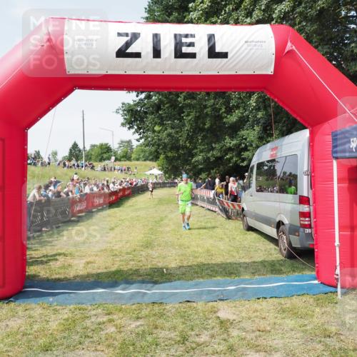 21.06.2025 - 27. Vierlanden-Triathlon MichiJ http://msf.ph/oto/8016450 15.06.2026 11:32:47 Ziel 391, 480, 487, 614 meine-sportfotos.de