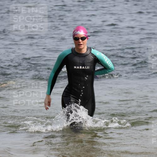 15.06.2025 - 27. Vierlanden-Triathlon Lena Gebhardt http://msf.ph/oto/8016461 15.06.2025 10:15:29 Schwimmen 508, 511, 542, 554, 579, 613, 620, 631 meine-sportfotos.de