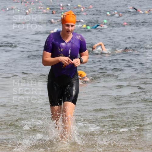 15.06.2025 - 27. Vierlanden-Triathlon Lena Gebhardt http://msf.ph/oto/8016472 15.06.2025 10:15:30 Schwimmen 508, 509, 511, 542, 554, 579, 613, 620, 631 meine-sportfotos.de