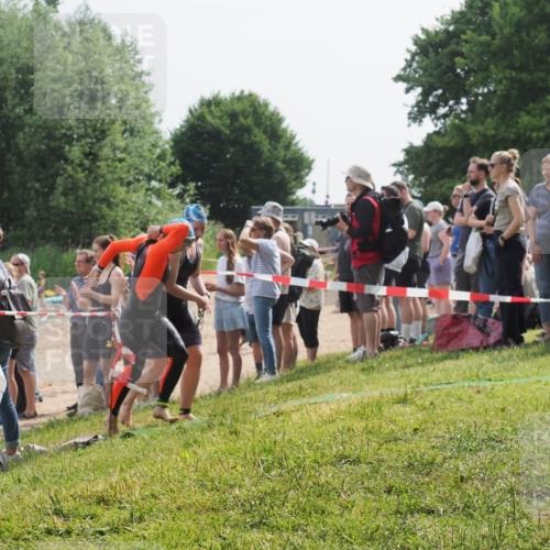 15.06.2025 - 27. Vierlanden-Triathlon KatJ http://msf.ph/oto/8016486 15.06.2025 10:16:00 Schwimmen 505, 547, 577, 606, 612, 630 meine-sportfotos.de