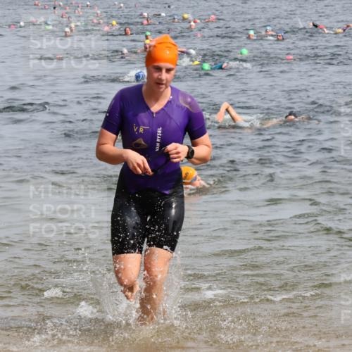 15.06.2025 - 27. Vierlanden-Triathlon Lena Gebhardt http://msf.ph/oto/8016488 15.06.2025 10:15:30 Schwimmen 508, 509, 511, 542, 554, 579, 613, 620, 631 meine-sportfotos.de