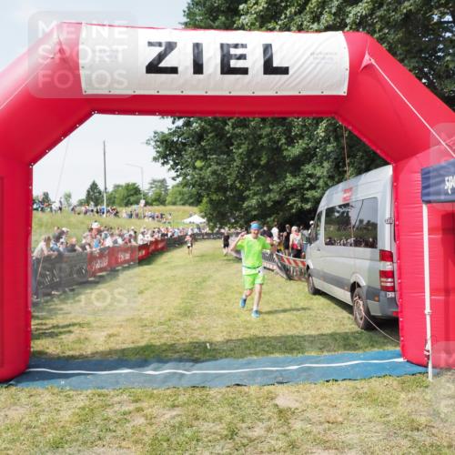 21.06.2025 - 27. Vierlanden-Triathlon MichiJ http://msf.ph/oto/8016490 15.06.2026 11:32:48 Ziel 391, 480, 487, 614 meine-sportfotos.de