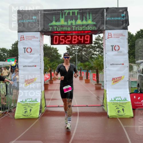 15.06.2025 - 7 Türme Triathlon Michael Strokosch http://msf.ph/oto/8016491 15.06.2025 15:28:49 Ziel  meine-sportfotos.de