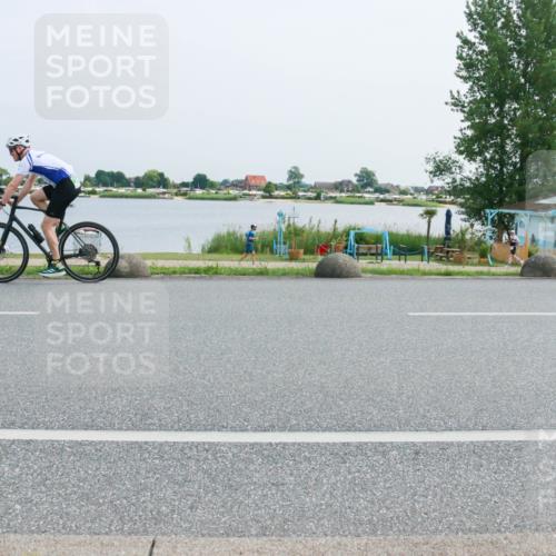 21.06.2025 - 27. Vierlanden-Triathlon H.Heesch http://msf.ph/oto/8016493 15.06.2025 11:56:56 Radfahren 209, 729, 766 meine-sportfotos.de